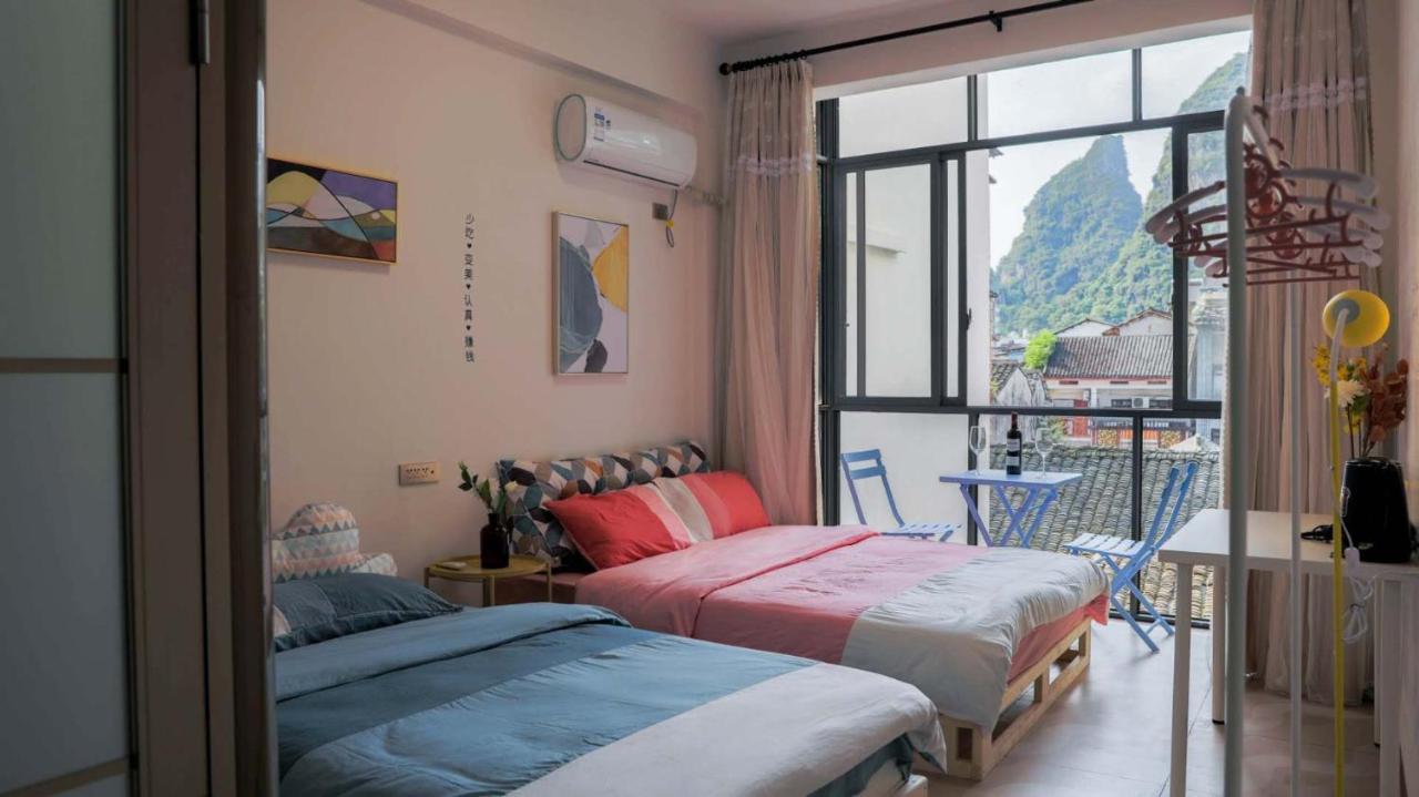 Showbiz Hostel Yangshuo Eksteriør billede